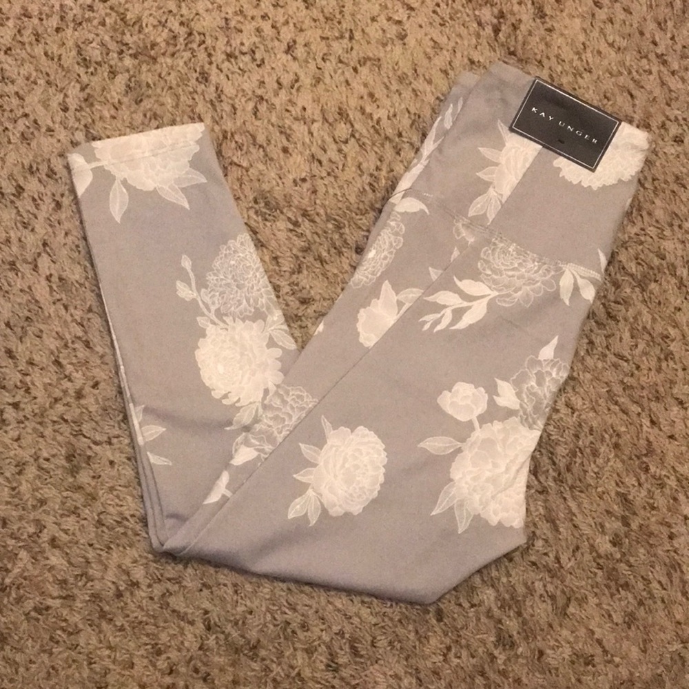 Kay Unger Light Gray Floral Leggings